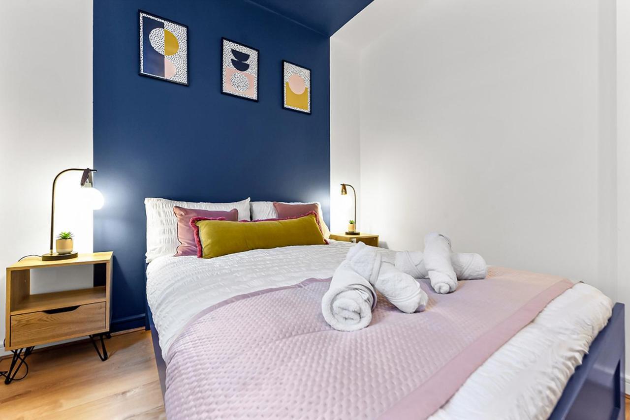 Spacious Contemporary 2 Bed Flat, Londen